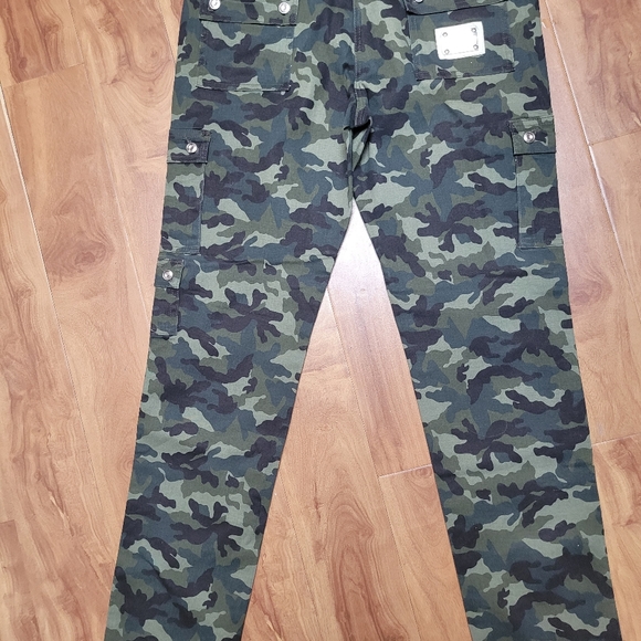 Camouflage - Picture 2 of 3